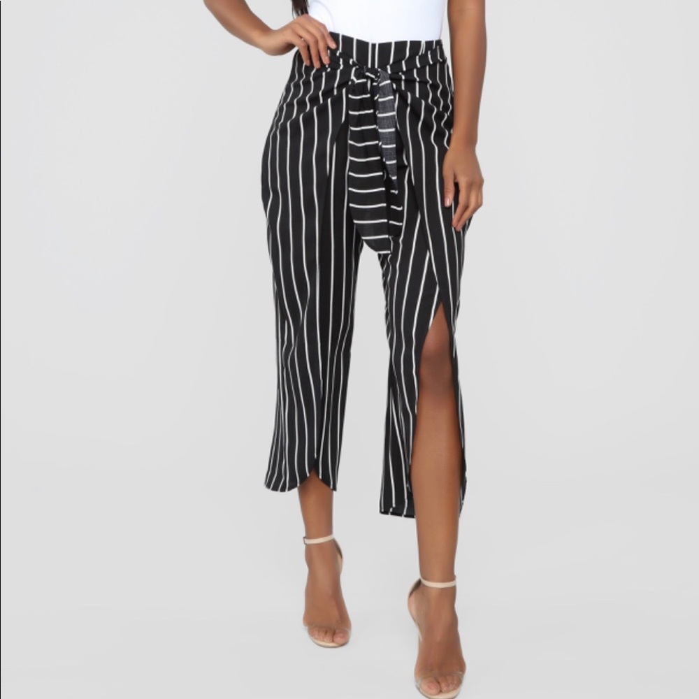 Fashion Nova Black and white cropped pant